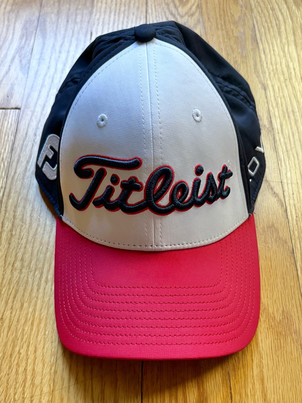 NWOT Titleist Tour Performance Men’s Golf Hat Red White Navy Blue Adjustable Cap
